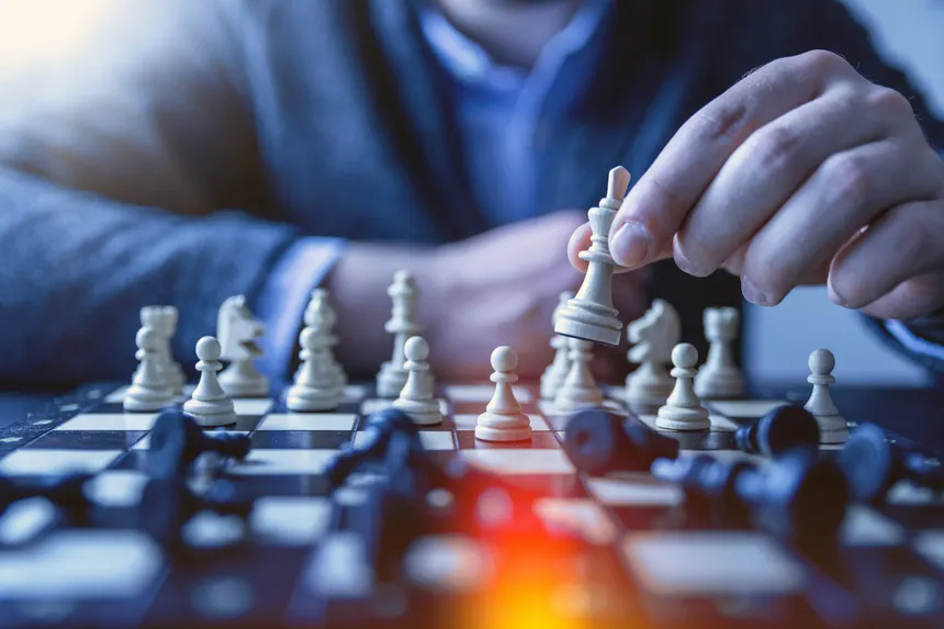 Tablero de ajedrez con los nuevos jugadores inscritos en las listas de Elo FIDE